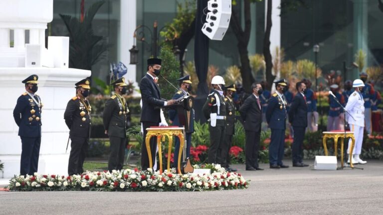 HUT TNI, Jokowi Sebut Perang Lawan Covid-19 Kuras Tenaga
