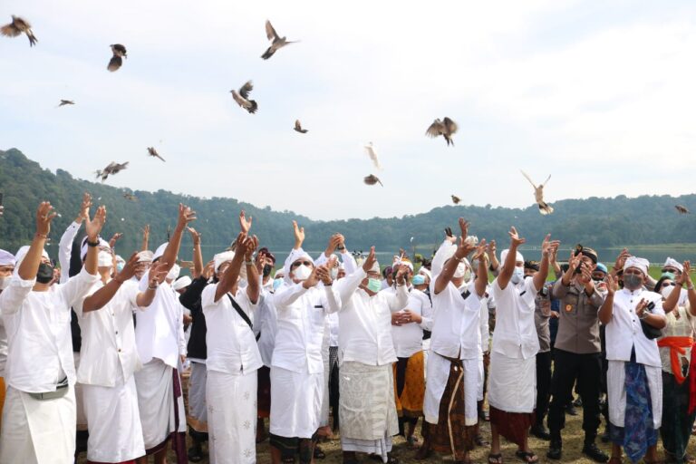 Tradisi Tumpek Uye, Ribuan Satwa Dilepas ke Alam