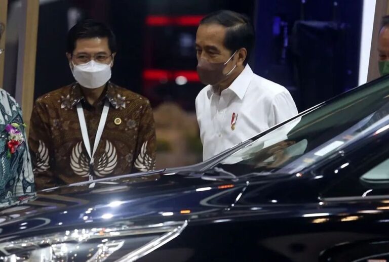 Presiden Jokowi Lepas Ekspor Perdana Mobil Toyota ke Australia
