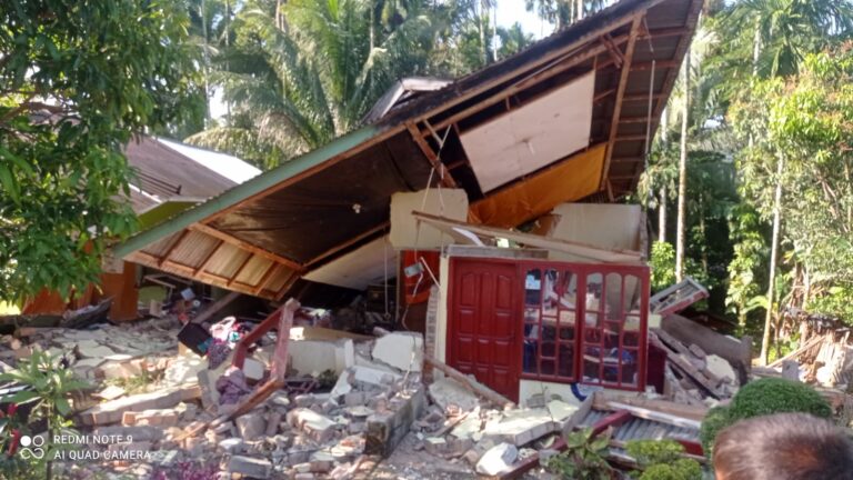 15 kali Gempa Susulan, Ratusan Rumah Roboh di Pasaman Barat