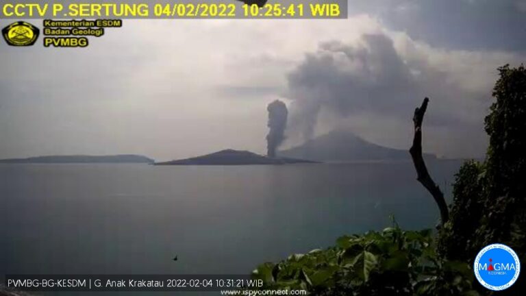 Gunung Anak Krakatau Kembali Erupsi