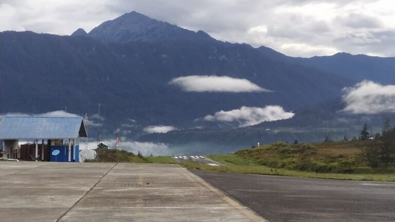 TNI Berhasil Evakuasi Korban Penembakan di Bandara Ilaga Papua
