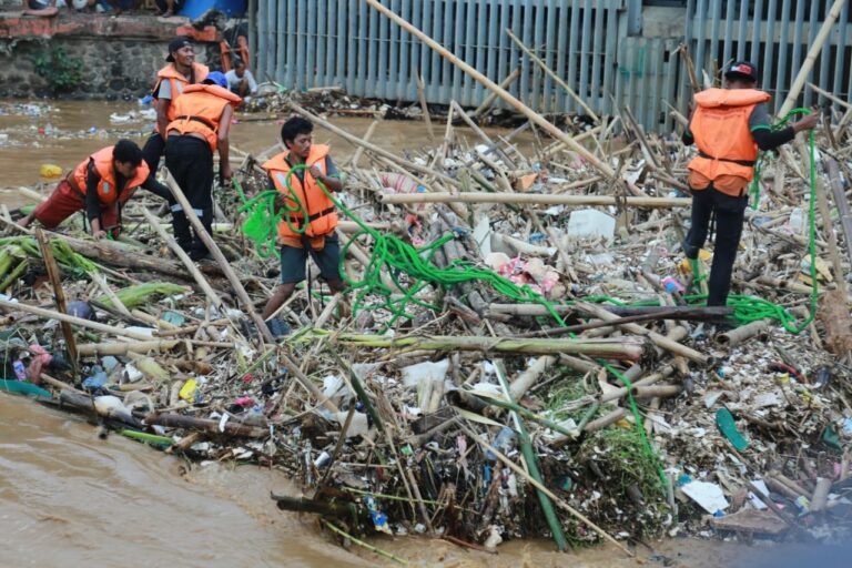 Wagub DKI Sebut Mindset Warga tentang Sungai Harus Diubah