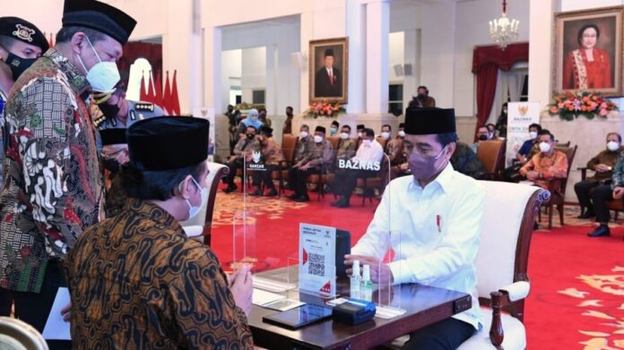 Presiden Jokowi serahkan Zakat ke BAZNAS. Foto istimewa