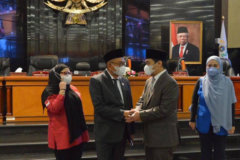 Pesan Politik di Ruang Paripurna dari Mohamad Taufik