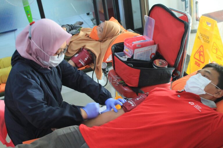 Puluhan Aktifis di Jakut Meriahkan Gerakan Sedekah Darah