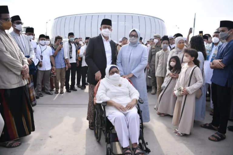 Salat Id di JIS Ibu Aliyah Rasyid, Anies: Mamah Menangis, Mamah Terharu, Nies