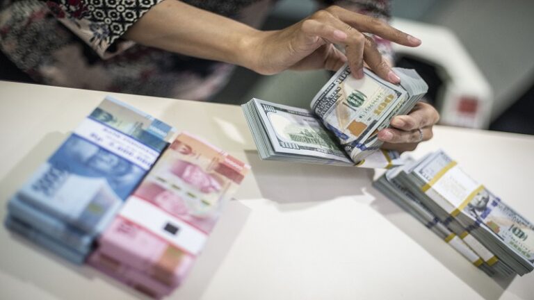 Ancaman Resesi Global, Rupiah Melemah di Posisi Rp14.889