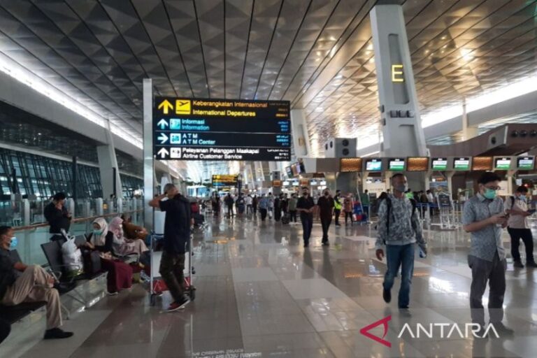 H+4 Lebaran, Bandara Soekarno Hatta Dipadati Pemudik
