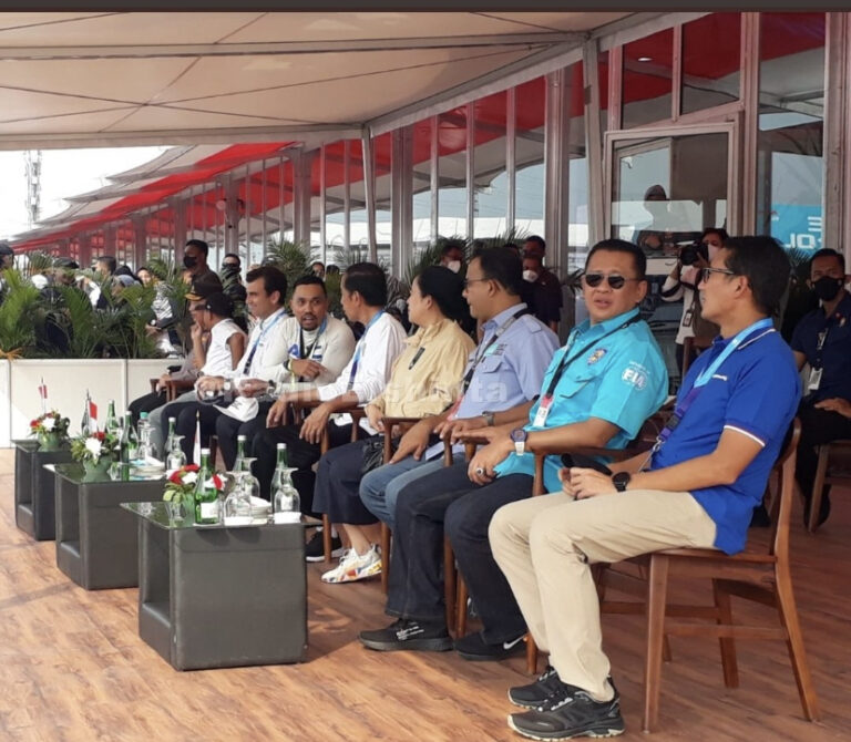 Duduk di Tengah Antara Anies dan Jokowi, Puan Memiliki Posisi Sangat Strategis