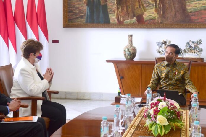 Presiden Jokowi menerima kunjungan delegasi IMF, Minggu (17/07/2022), di Istana Kepresidenan Bogor., Jabar. (Foto: BPMI Setpres/Muchlis Jr)