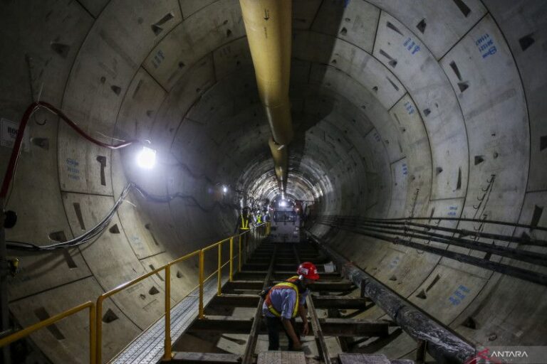 Proyek MRT Fase 2A Mulai Kerjakan Pintu Masuk Stasiun Monas