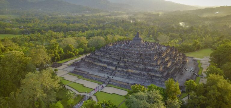 Borobudur Night Carnival Hidupkan Suasana Malam
