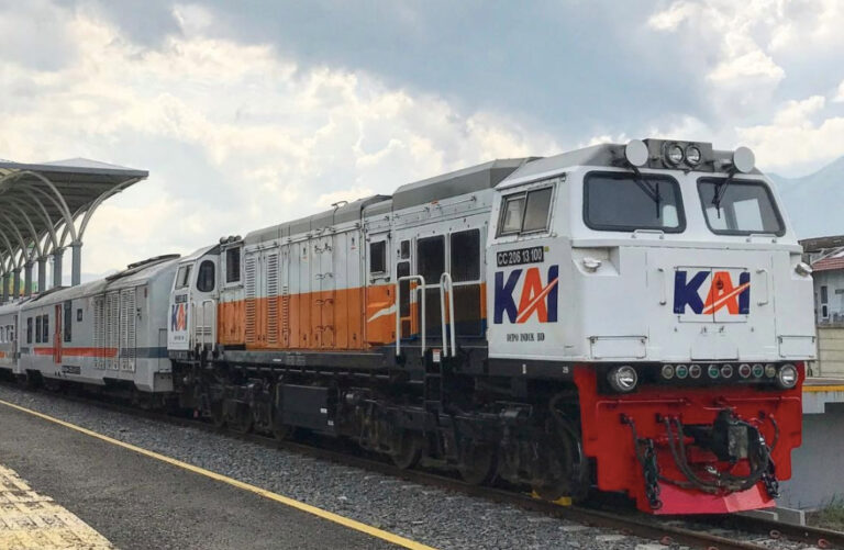 KAI Akan Beli Kereta Baru Kelas Ekonomi Gantikan yang Lama