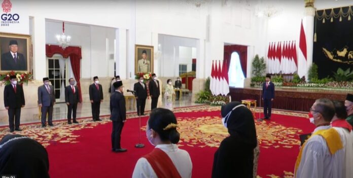 Presiden Jokowi melantik Abdullah Azwar Anas menjadi Menteri PANRB di Istana Negara, Jakarta, Rabu (07/09/2022) | Foto: Tangkapan Layar