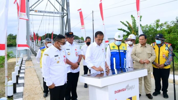 Presiden Joko Widododi peresmian Jembatan Gantung Wear Fair, Kabupaten Maluku Tenggara, Provinsi Maluku, Rabu (14/9) | Foto: BPMI Setpres