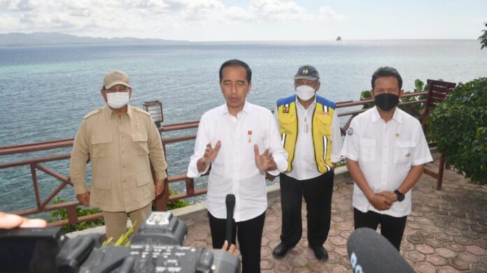 Presiden Joko Widodo di Pantai Tiakur, Kabupaten Maluku Barat Daya (MBD), Provinsi Maluku, Kamis (15/9) | Foto: BPMI Setpres