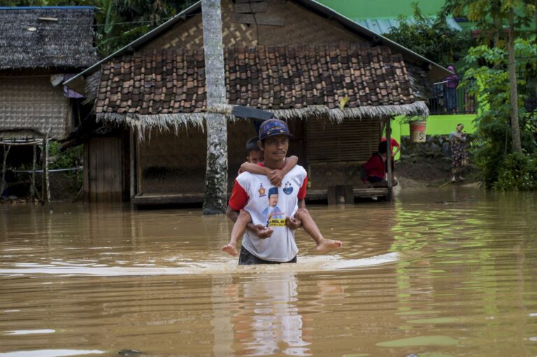 Korban Banjir di Lebak Mulai Terserang Gatal-gatal