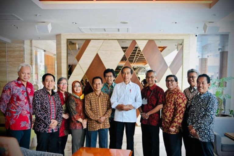 Stop Hoaks! Presiden Jokowi 1000% Alumnus UGM
