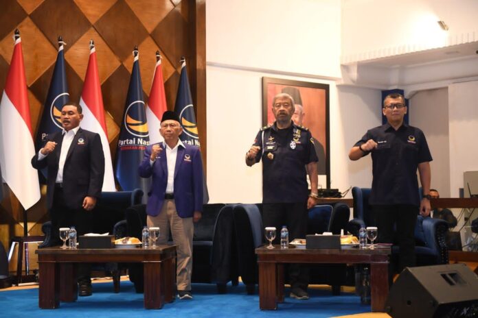 Konsolidasi bacaleg Nasdem Provnsi DKI Jakarta, dihadiri 150 bacaleg. Dari kiri, Ketua Dewan Pertimbangan NasDem DKI Mohamad Ongen Sangaji, Ketua Tim Pemenangan Jawa I Gus Choi, dan Ketua DPW NasDem DKI Nurcahyo Anggoro Jati, Sabtu (8/10/2022). Foto Dokumentasi Mohamad Ongen Sangaji.