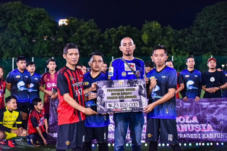 Momen Hari Pahlawan, SJFC Serahkan Donasi ke Korban Tragedi Kanjuruhan