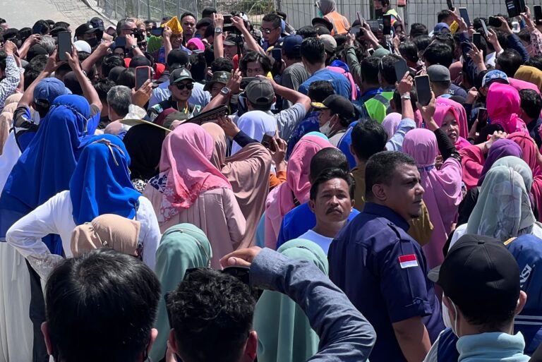 Tiba di Palu, Capres Nasdem Anies Disambut Lautan Manusia