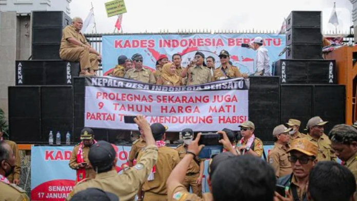 Ilustrasi. Demo kepala desa di Gedung DPR RI. Foto Istimewa