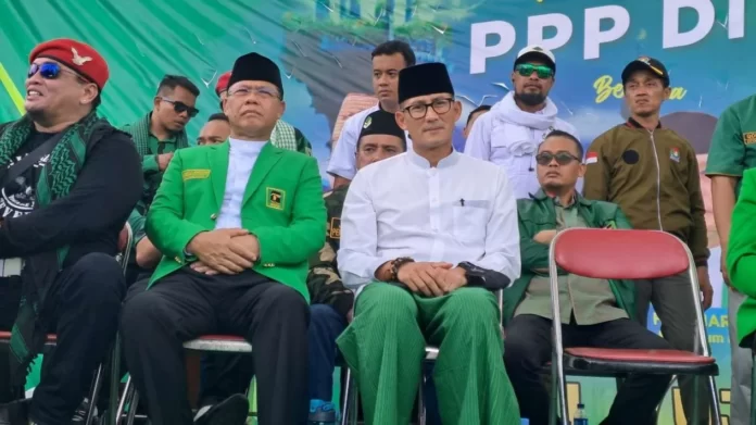 Plt Ketua Umum PPP bersama Sandiga Uno dalam acara Harlah PPP di Jogjakarta, (5/1). Foto Net