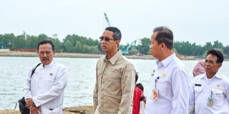 Jakarta Dikepung Banjir, Heru Minta Jajaran Percepat Penanganannya
