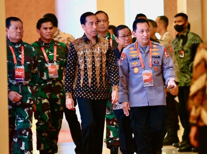 Presiden RI, Ir. H. Joko Widodo, menghadiri Rapat Pimpinan (Rapim) TNI dan Polri tahun 2023 yang digelar di Hotel Sultan, Jakarta, Rabu (8/2/23). Foto Tribratanews.