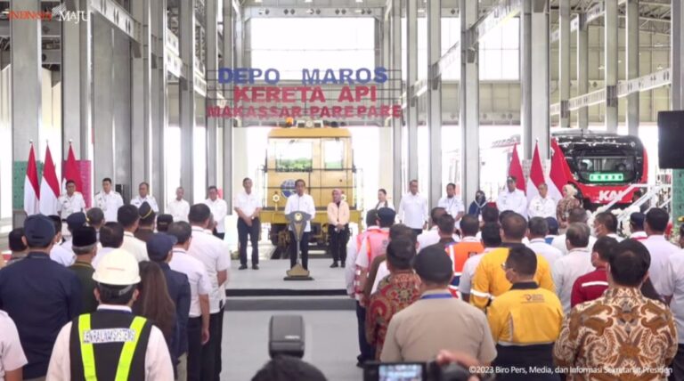 Presiden Resmikan Jalur Kereta Api Makassar-Parepare dan Depo Kereta Api Maros