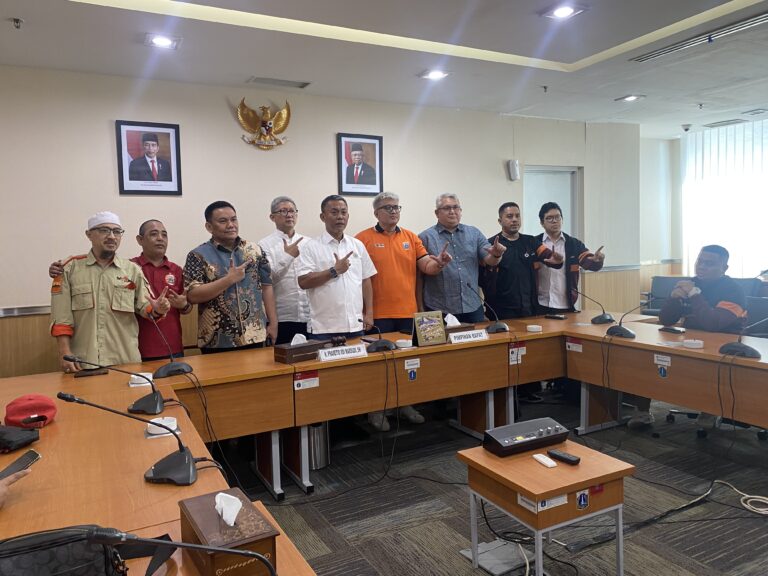 Temui Om Pras, Akhirnya Laga Persija Vs Persib di Stadion Patriot Dihadiri Penonton