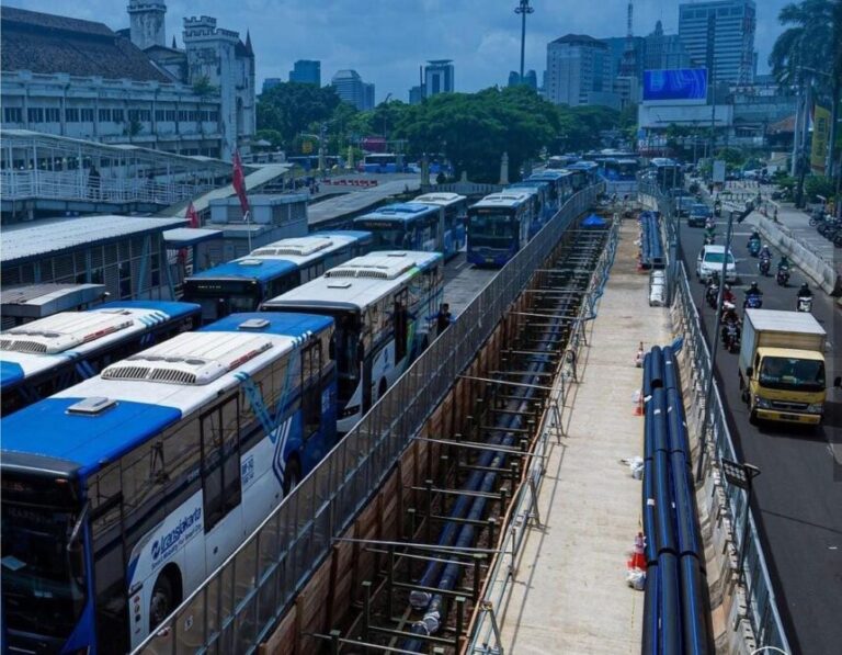 Ada Pembangunan MRT Fase 2, TransJakarta Sesuaikan 15 Rute Tujuan Harmoni