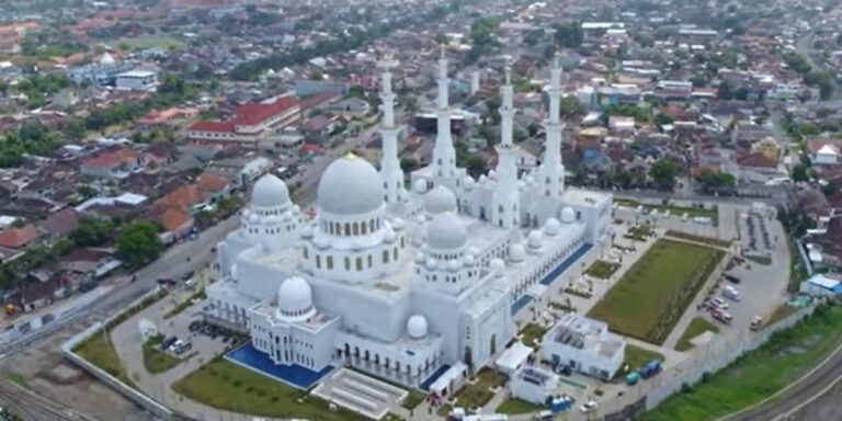 Wapres: Masjid Raya Sheikh Zayed Cerminan Islam Moderat di Indonesia