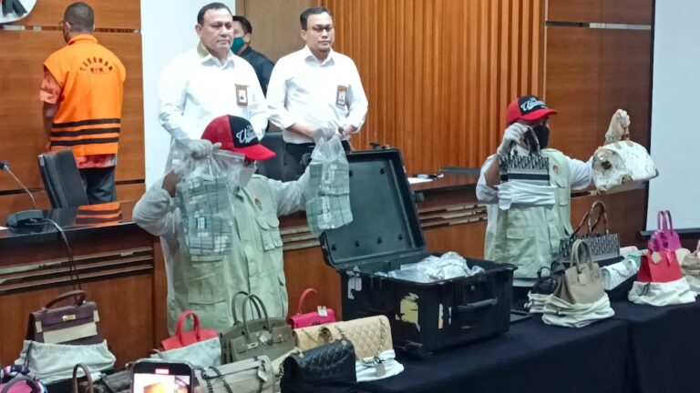 Wow, KPK Juga Sita Uang Rp32 Miliar Milik Rafael Alun Trisambodo