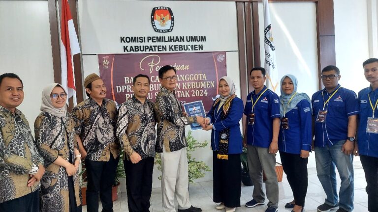 DPC Partai Demokrat Kebumen Daftarkan 50 Bacaleg ke KPU, Krismawati: Kami Siap Ikuti  Kontestasi Pemilu 2024