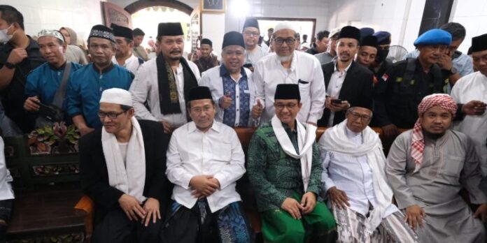 Silaturhami Anies ke Jam'iyyah Thoriqoh Sathoriyyah, Surabaya Jawa Timur, Rabu (14/6). Foto Istimewa