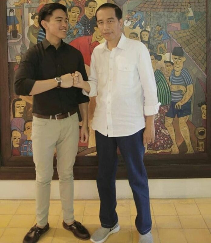 Akrab. Presiden Jokowi bersama Kaesang Pangarep. Foto Tangkap Layar Instagram @keluarga_jokowi.id /