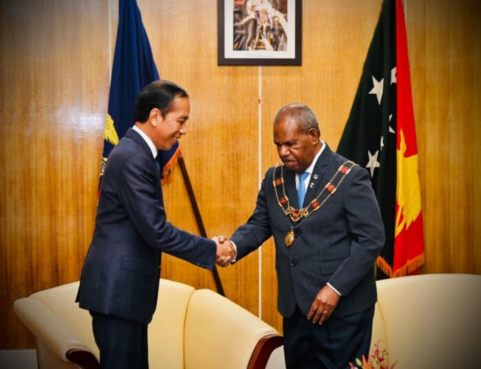 Presiden Jokowi bertemu dengan Gubernur Jenderal Papua Nugini Sir Bob Dadae, di Government House, Port Moresby, Rabu (05/07/2023). (Foto: BPMI Setpres)