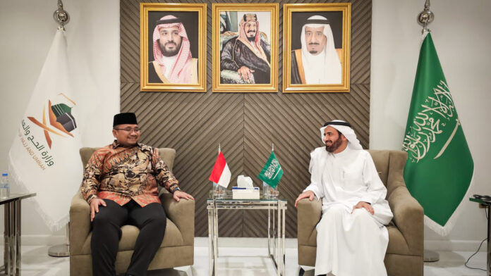 Menag Yaqut Cholil Qoumas bertemu Menhaj Saudi Taufiq F Al Rabiah di Makkah. Foto dokumentasi Kemenag