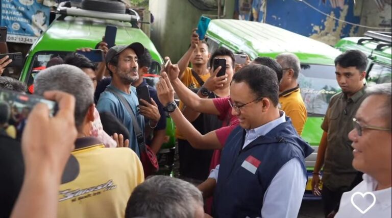 Anies Pamer Keberhasilan JakLingko ke Sopir Angkot Kota Bogor