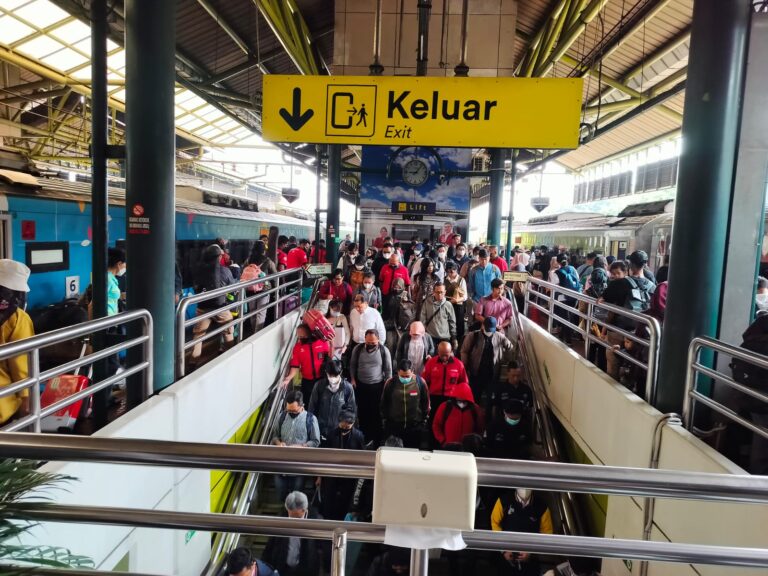 Libur Maulid, Volume Penumpang Kereta Jarak Jauh Naik 50%
