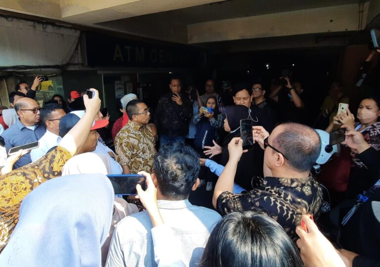 Sepi Pengunjung, Rombongan Fraksi PDIP DPRD DKI Kunjungi Tanah Abang