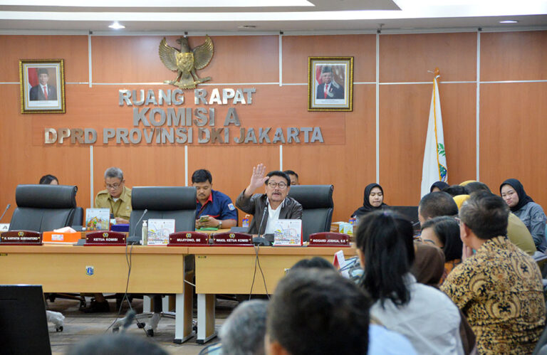 Komisi A DPRD:  Pemprov DKI Harus Segera Benahi Data Penerima Bansos