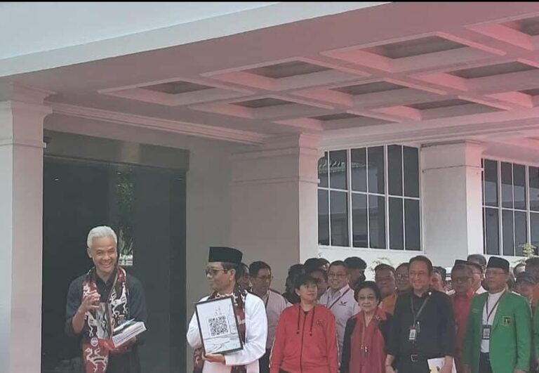 Ganjar-Mahfud MD Resmi Daftar Capres-Cawapres ke KPU untuk Pilpres 2024