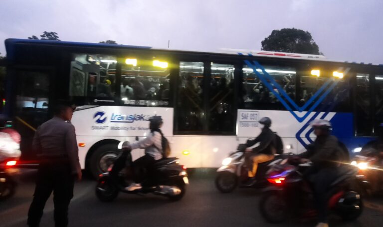 Operasional Bus TransJakarta pada Malam Tahun Baru sampai Jam 2 Dini Hari