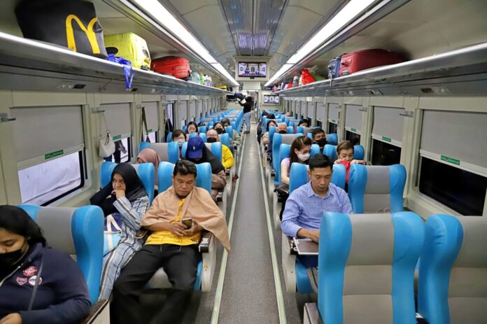 Penumpang kereta api. Foto: PT KAI