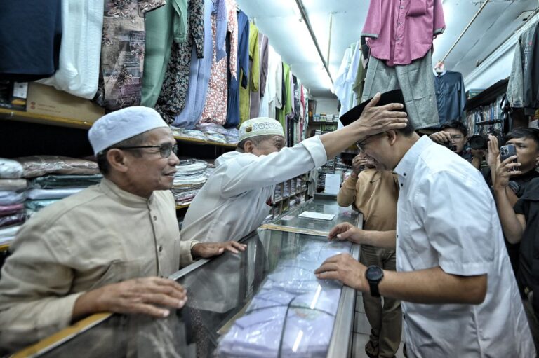 Kunjungan ke Pasar Baru Karawang, Pedagang Doakan Anies Jadi Presiden