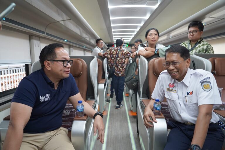 Peminat Cukup Tinggi, Wamen BUMN Jajal Kereta Luxury New Generation