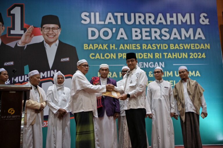Ulama dan Habaib se-Kalsel Deklarasi Dukung Pasangan AMIN